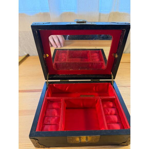 Vintage Asian Black Lacquer Jewelry Box Brass Mother of Pearl Inlay - Picture 2 of 5